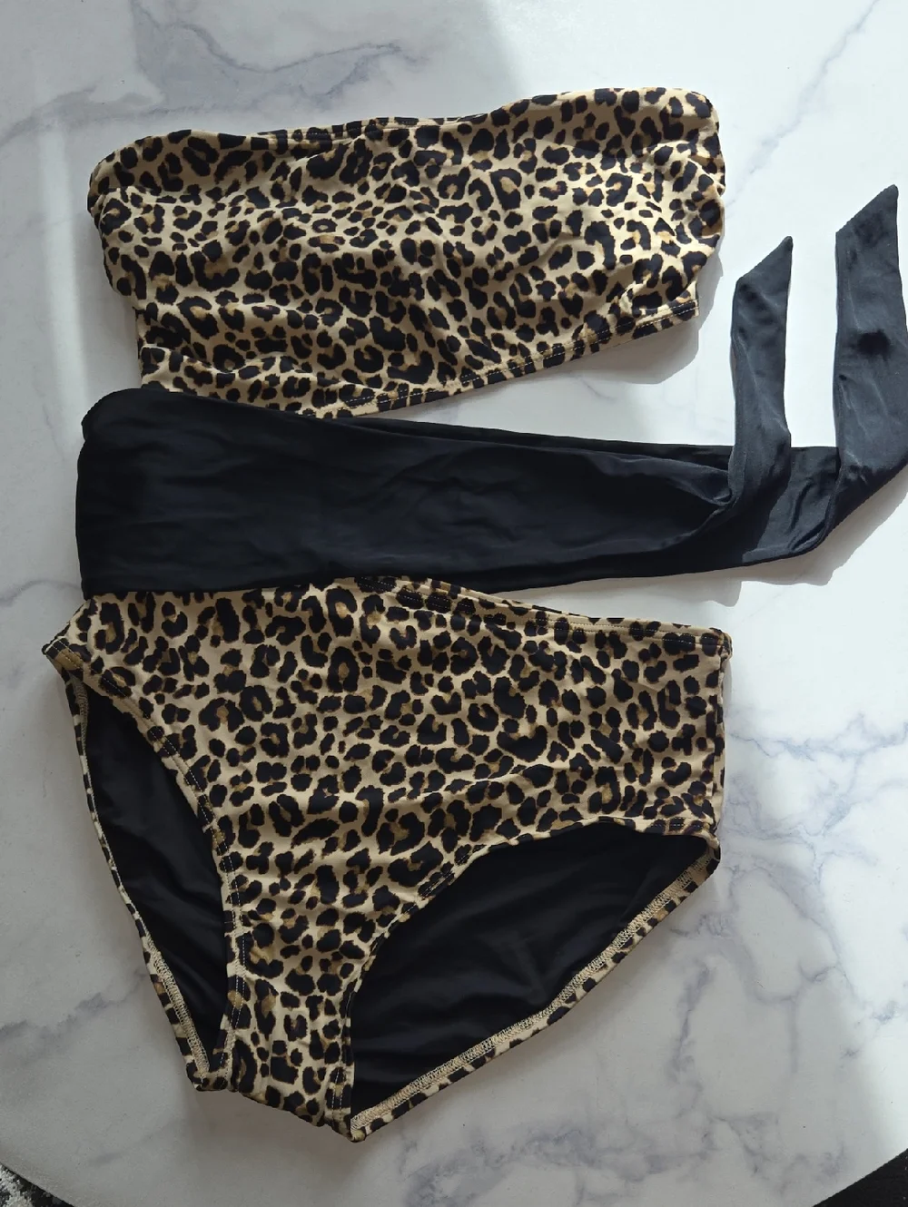 DKNY Animal Leopard Print Cut-Out Bandeau One-Piece Swimsuit Strapless Sz 10 NWT - Picture 4 of 8